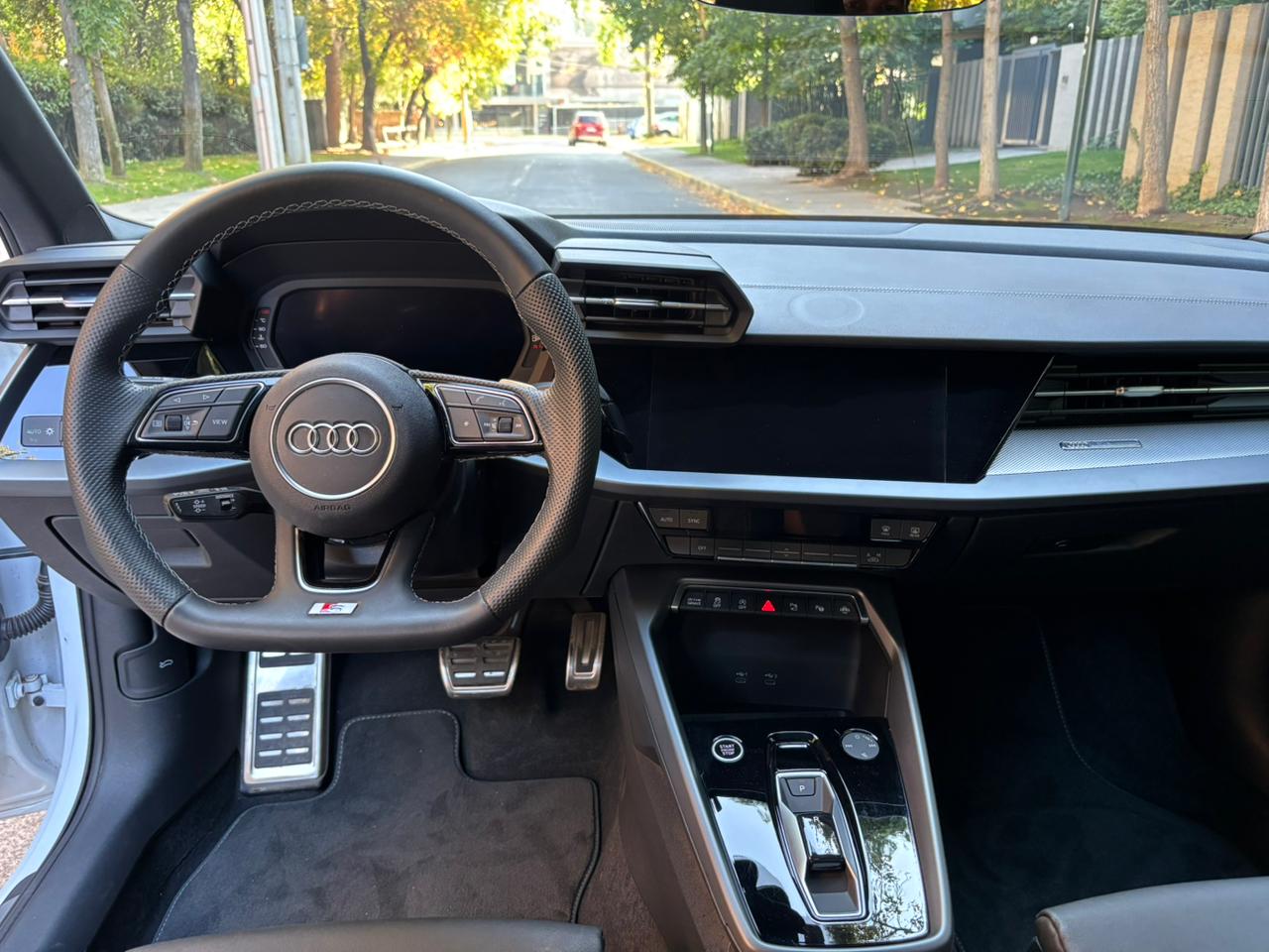 Interior Audi A3 2025 Virtual Cockpit y pantalla táctil MMI