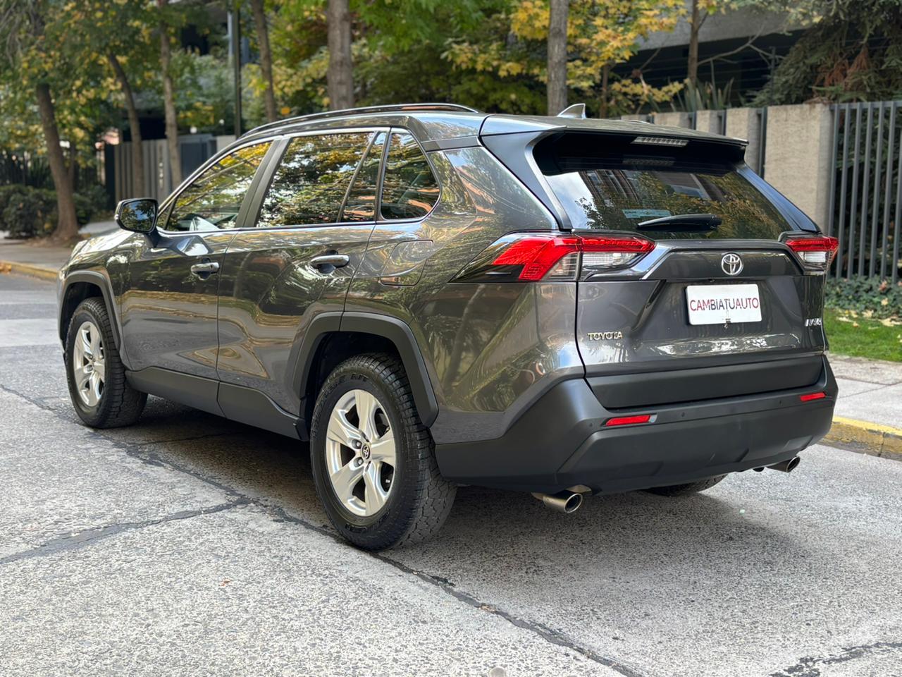 Rav4 2.0 Cvt Gasolina Automático 2021 Santiago - detalle exterior