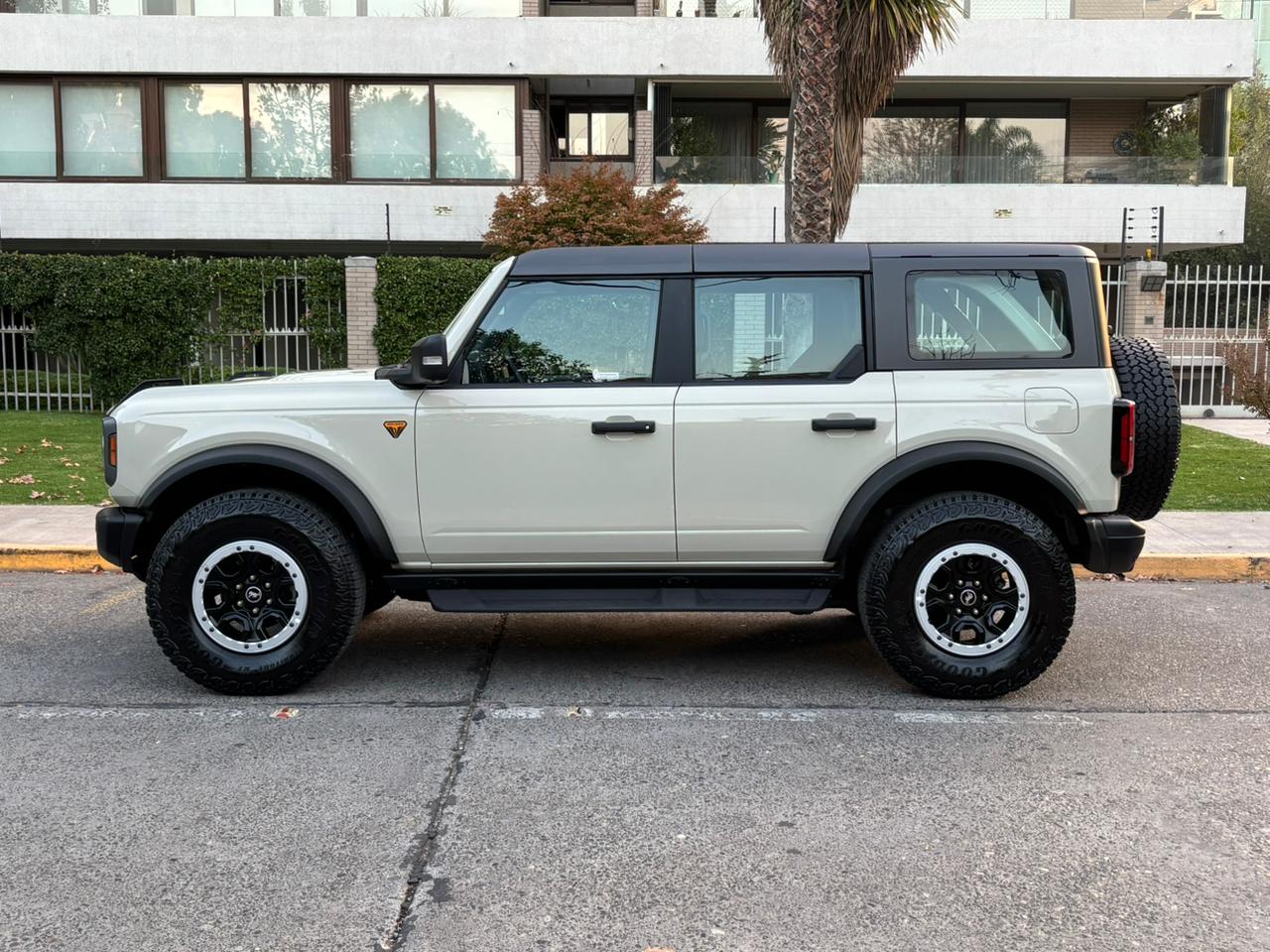 Bronco 2.7 Badlands 4wd Automático 4WD 2026 23.776 km Santiago - interior