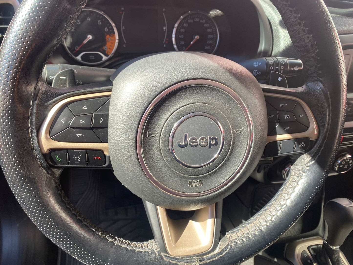 Volante con controles de mando y control crucero Jeep Renegade