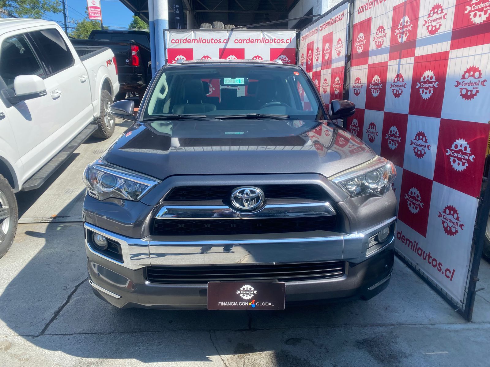 Toyota 4Runner Limited 4x4 frente cromado color gris Detodoauto