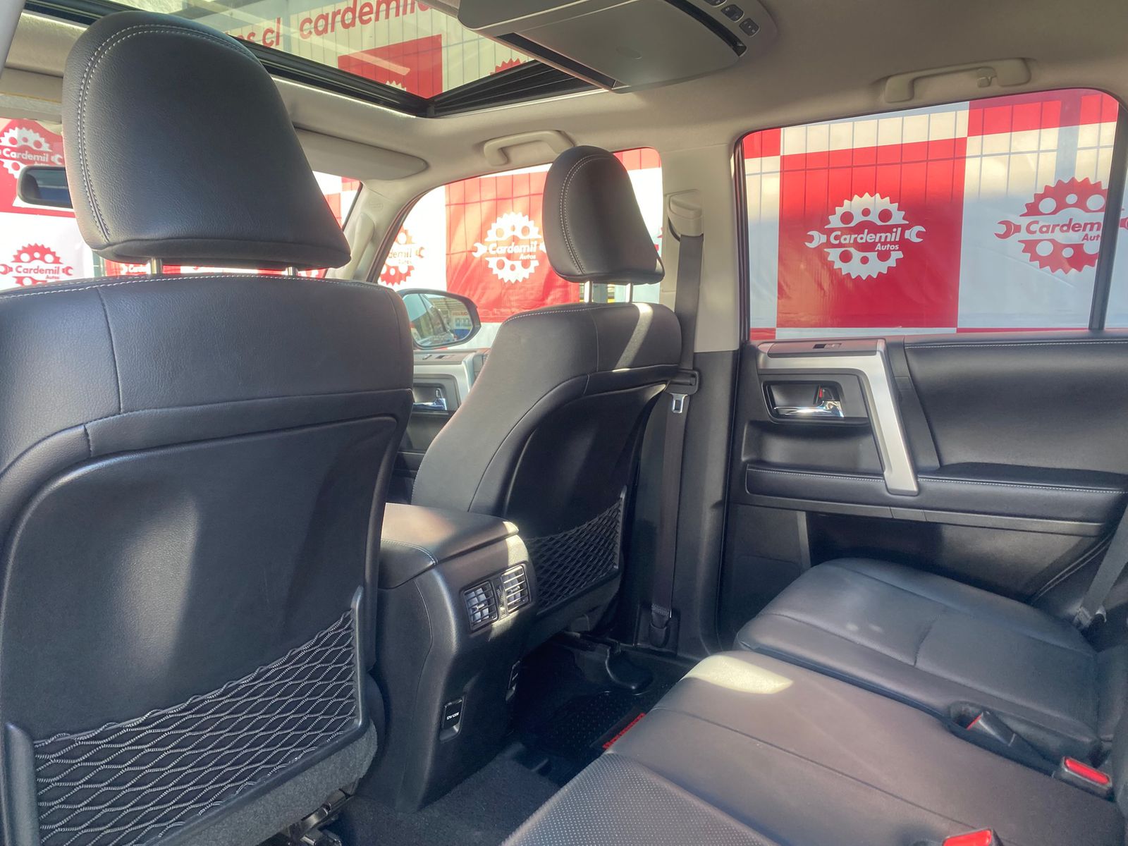 Interior de cuero y 3 corridas de asientos Toyota 4Runner Limited 7 pasajeros