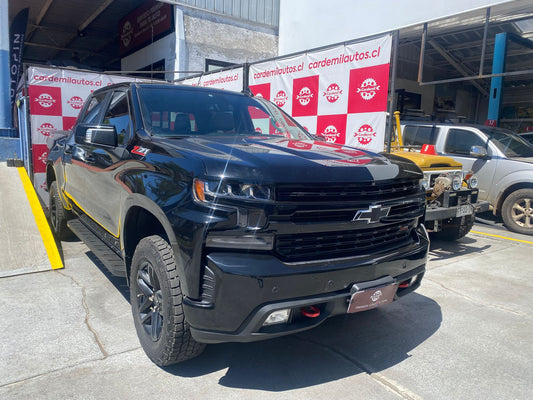 Chevrolet Silverado Trail Boss Z71 2020 frente negro agresivo Detodoauto