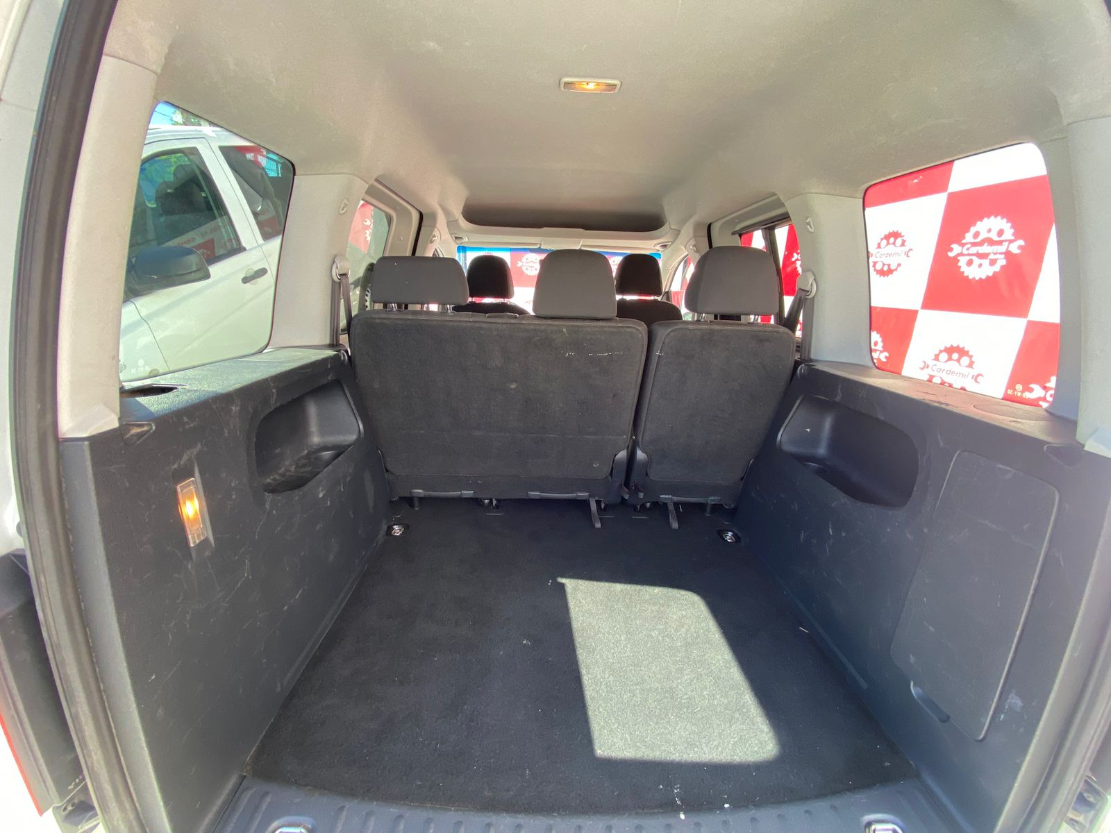 Espacio de carga amplio Volkswagen Caddy furgón de reparto