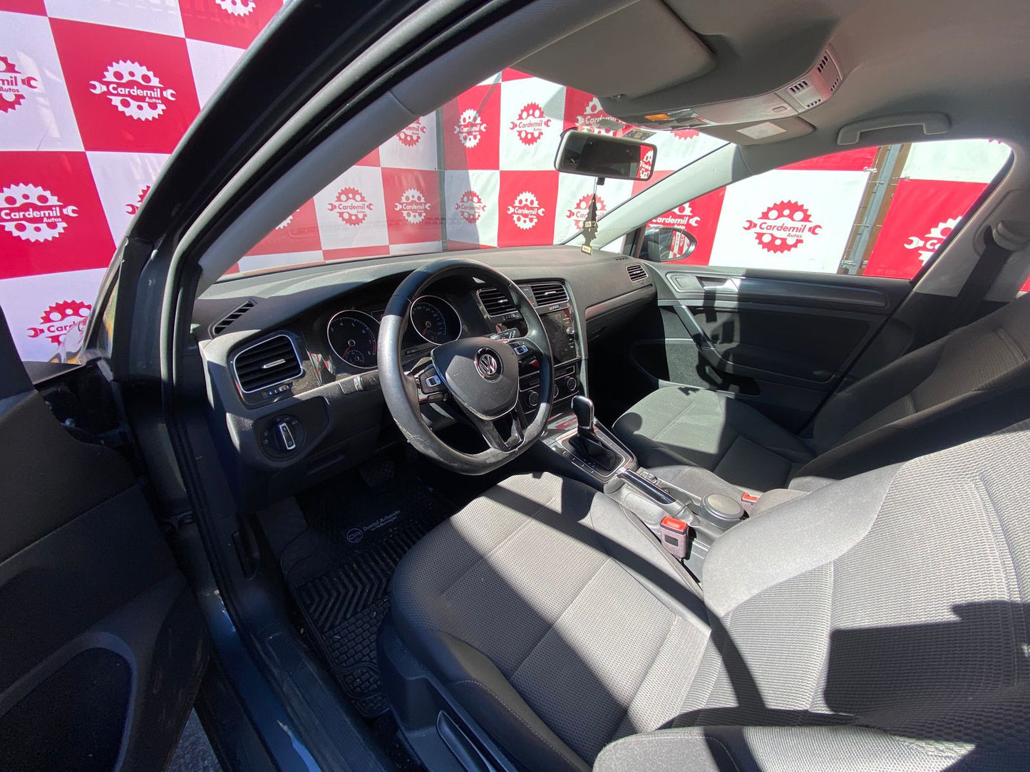 Volkswagen Golf 1.6 AT 2018 - Solo 60.255 KM -  Los Angeles
