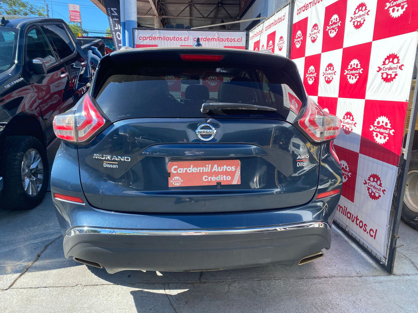 Vista trasera Nissan Murano 2018 con portalón eléctrico y luces LED