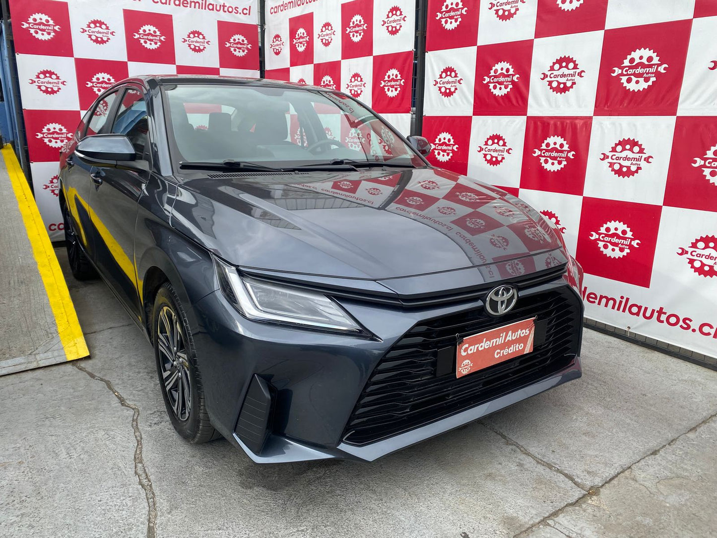 Toyota New Yaris 1.5 CVT 2025 - Solo 9.600 KM -  Los Angeles