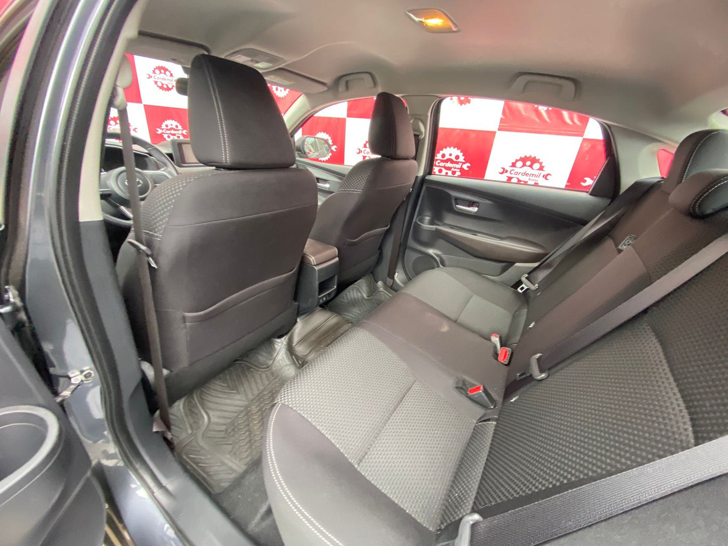 Toyota New Yaris 1.5 CVT 2025 - Solo 9.600 KM -  Los Angeles
