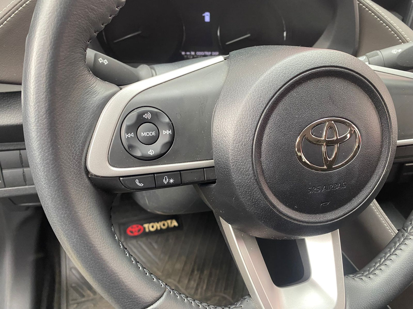 Toyota New Yaris 1.5 CVT 2025 - Solo 9.600 KM -  Los Angeles