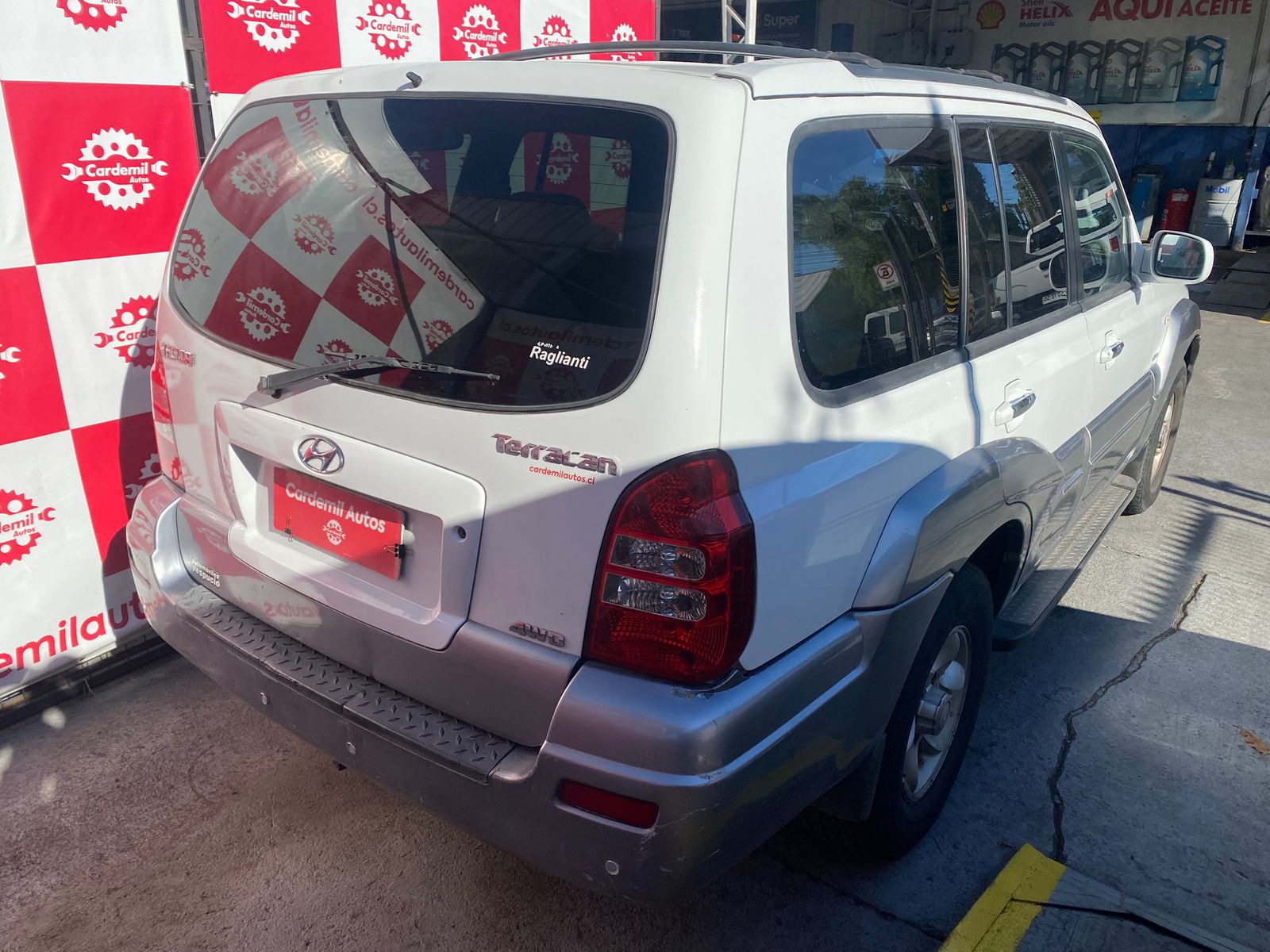 Hyundai Terracan GLS 2006 con pisaderas y llantas de aleación