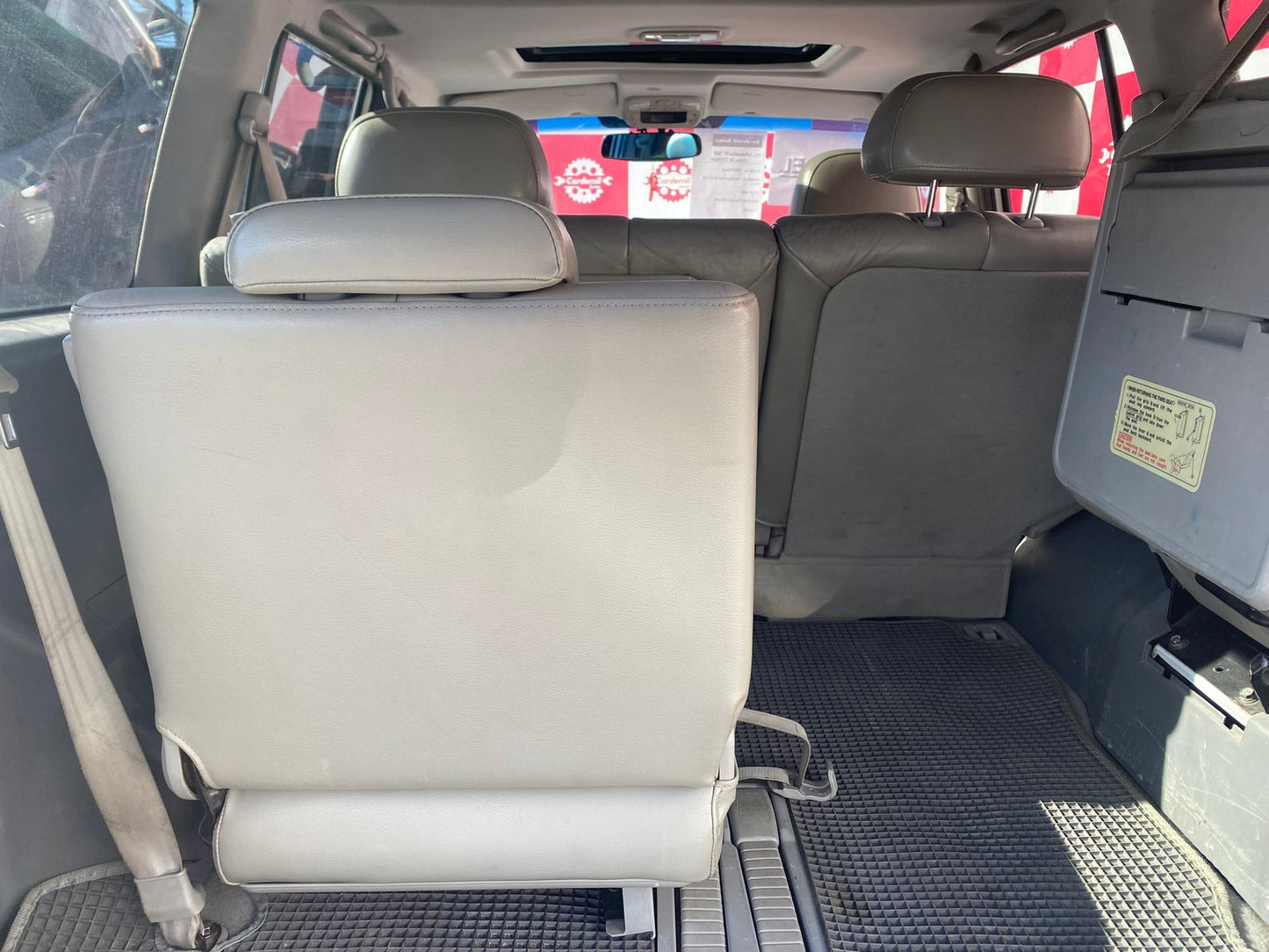 Interior Hyundai Terracan 7 pasajeros con tres corridas de asientos