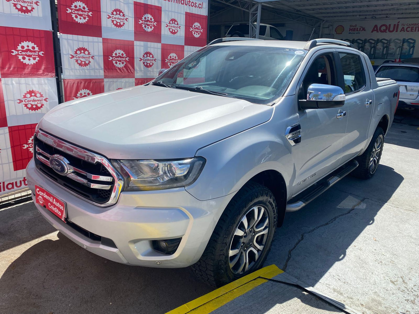 Ford Ranger Limited 2021 barra cromada y llantas de 18 pulgadas