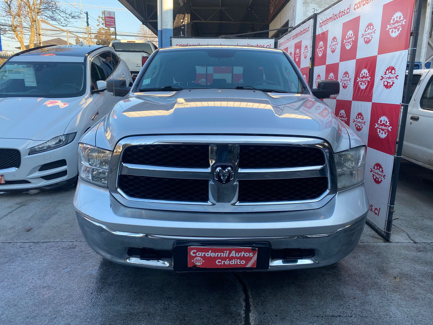 Dodge RAM 1500 Quad Cab 4x4 frente cromado imponente Detodoauto
