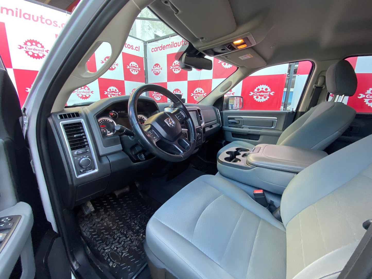 Dodge RAM 1500 Quad Cab 4x4 2017 - Facturable - Los Angeles