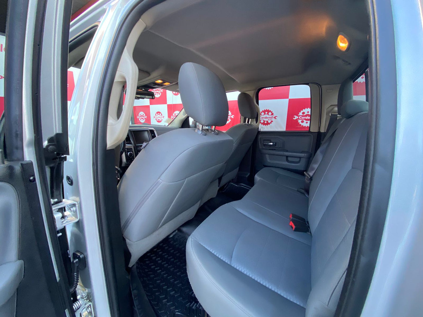 Dodge RAM 1500 Quad Cab 4x4 2017 - Facturable - Los Angeles