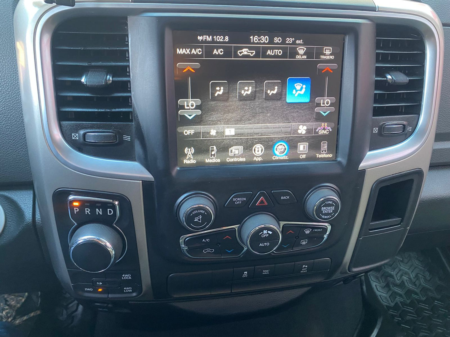 Dodge RAM 1500 Quad Cab 4x4 2017 - Facturable - Los Angeles