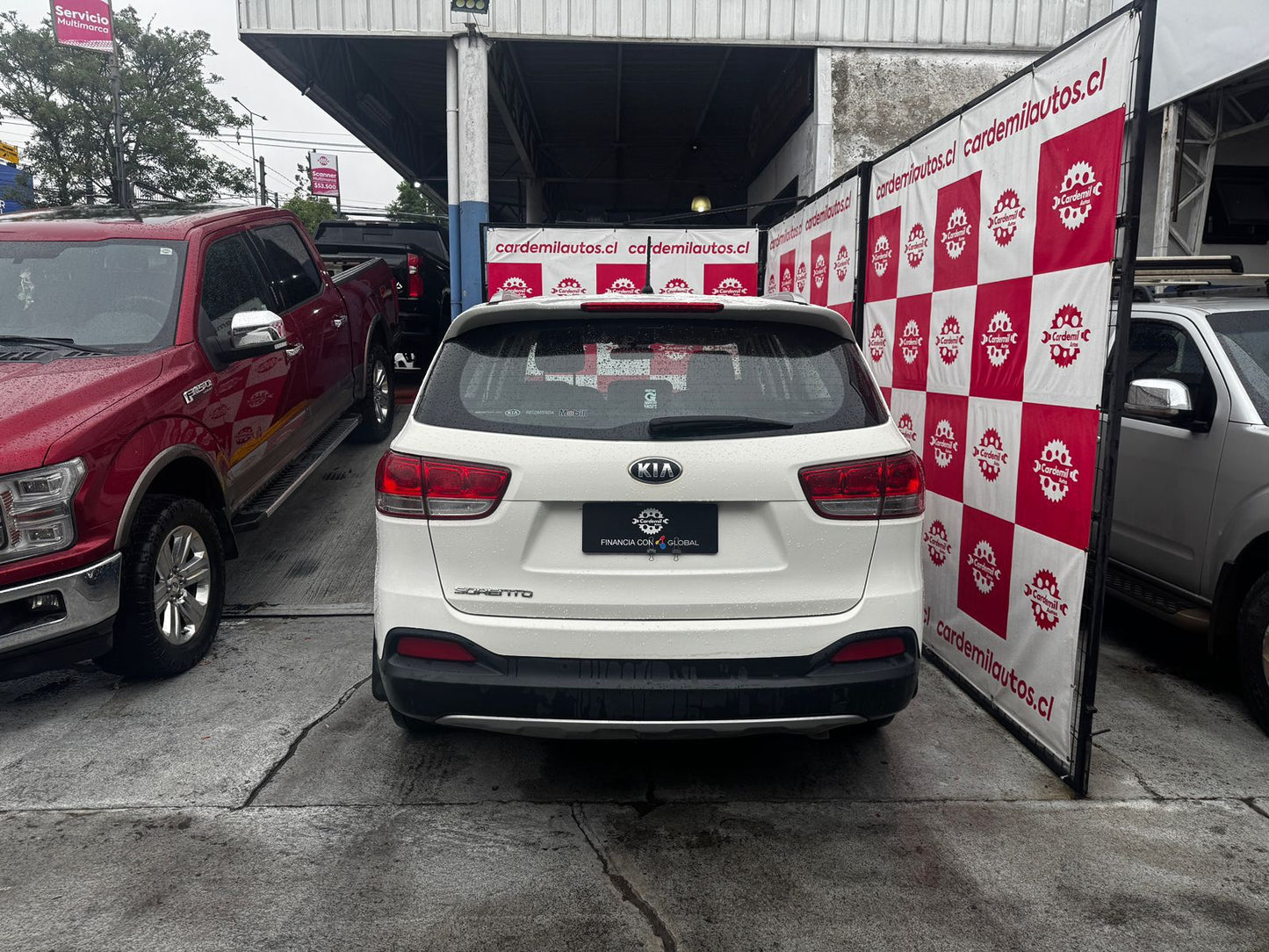 Vista trasera Kia Sorento 2015 gran maletero y sensores de retroceso