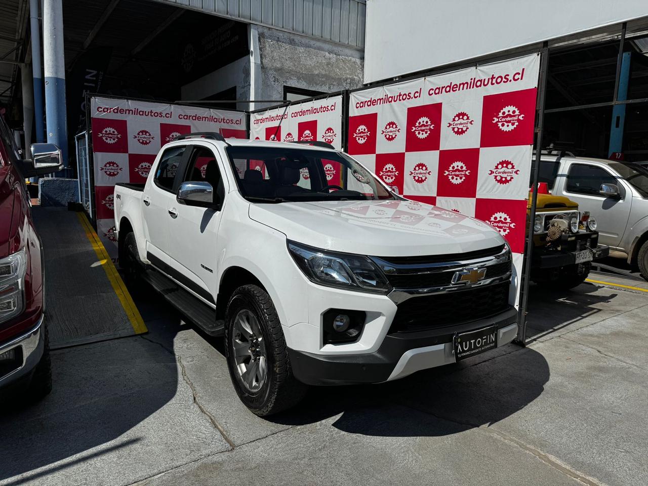Chevrolet Colorado LTZ 4x4 frente potente color blanco Detodoauto