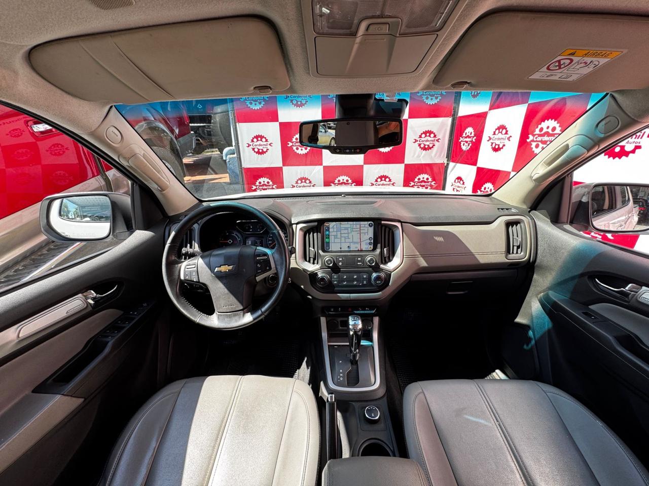 Interior de cuero y pantalla MyLink Chevrolet Colorado LTZ 2022