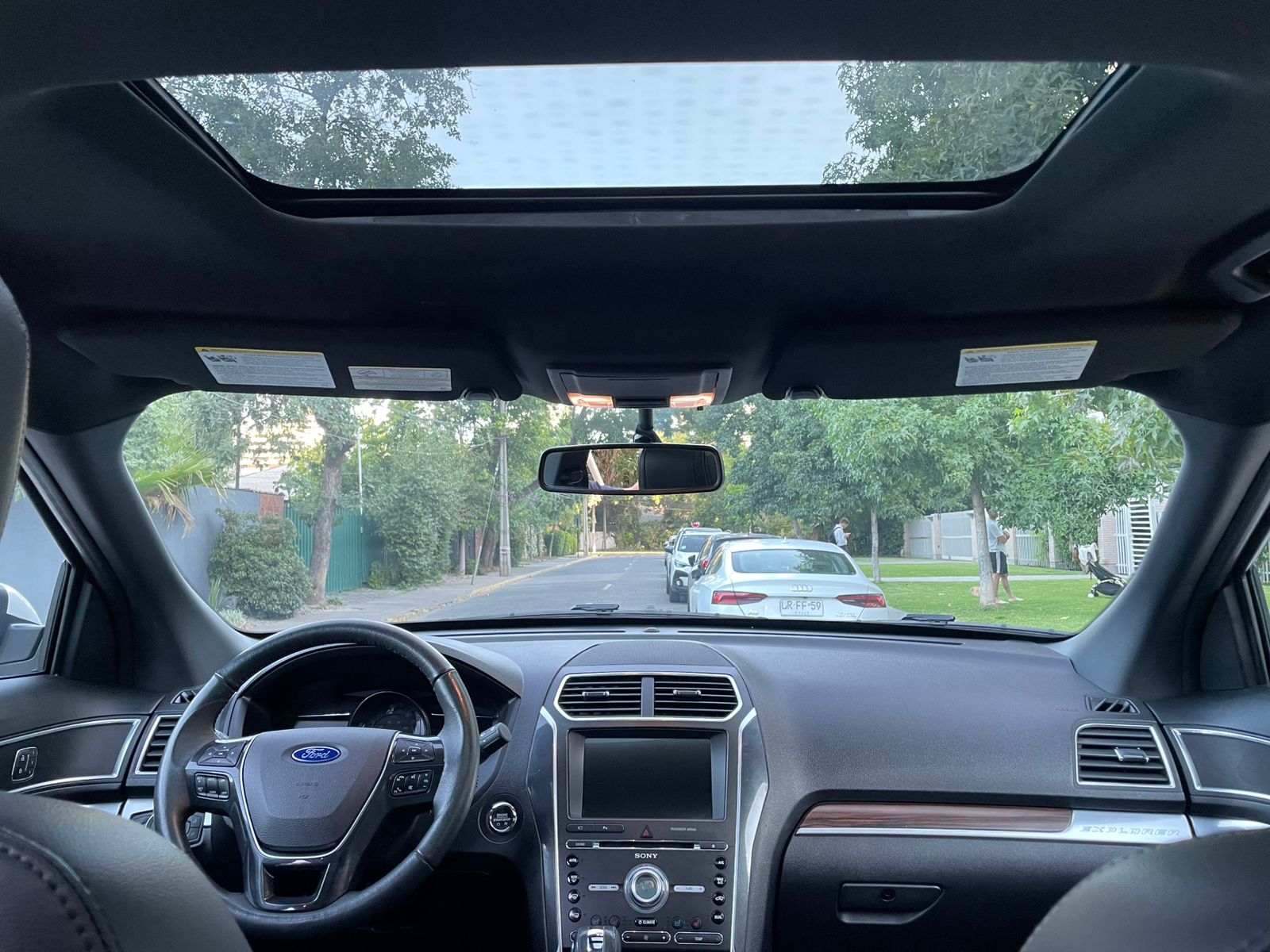 Techo solar sunroof abierto Ford Explorer Limited 2018 única dueña