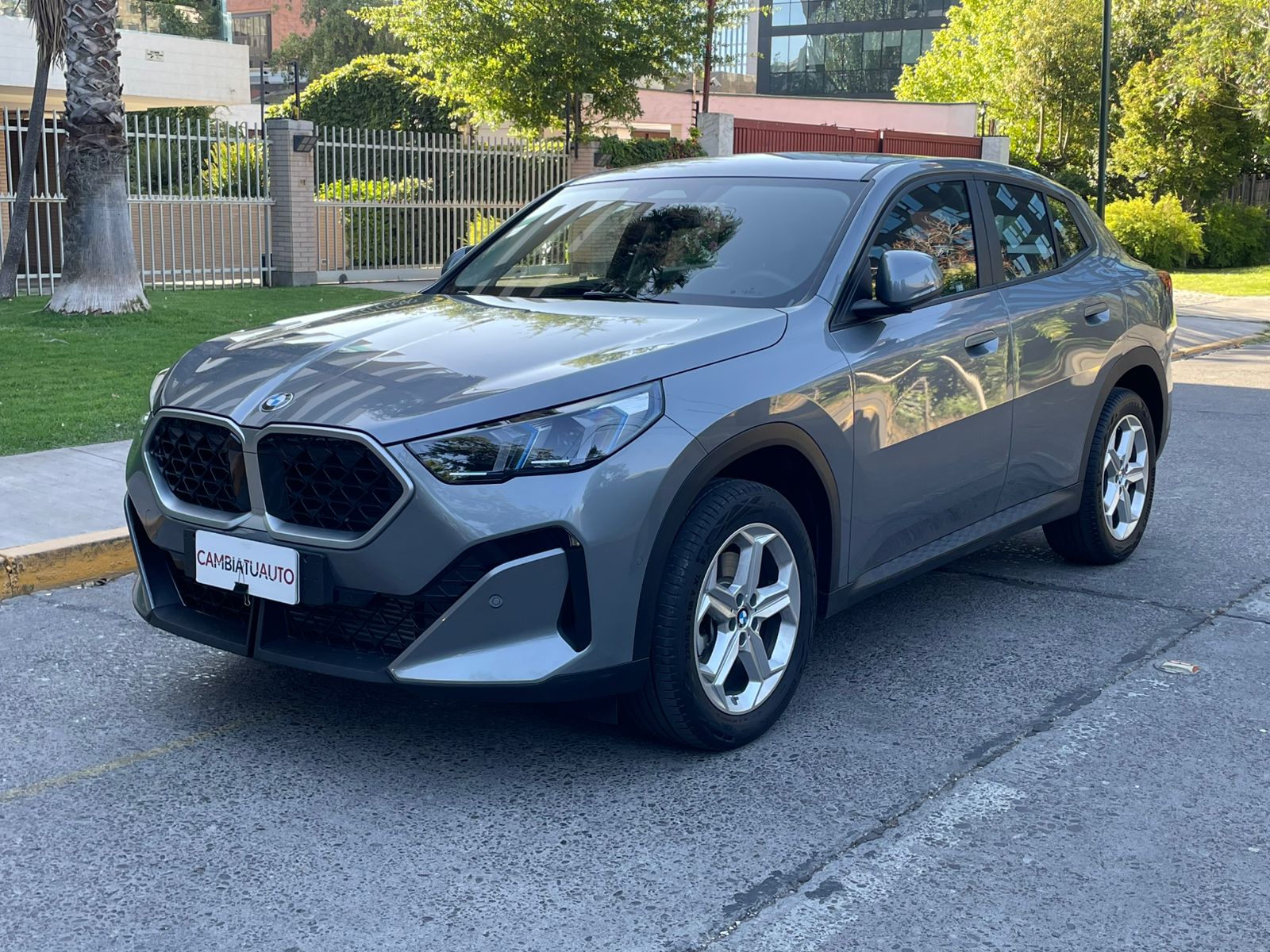 X2 2.0i Dynamic Xdrive 2025 675 km Santiago - vista exterior