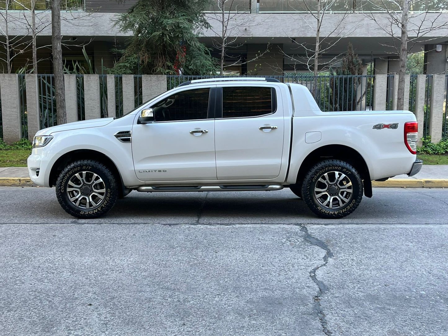 Ranger Limited 2023 4x4 2023 98.550 km Santiago - vista exterior