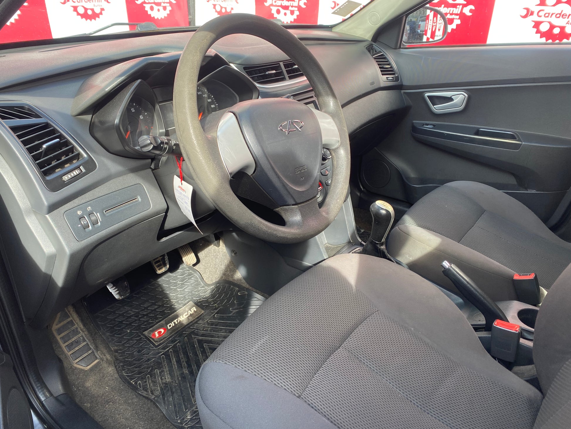 Interior Chery Fulwin Sport 2019 aire acondicionado y radio original