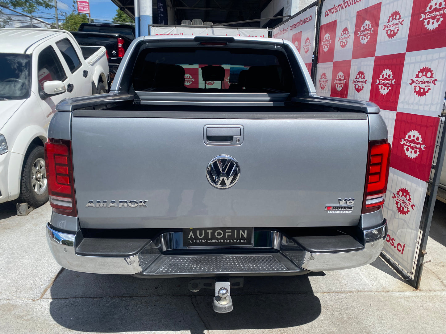 Vista trasera Amarok Xtreme focos LED y kit de escape acero inoxidable
