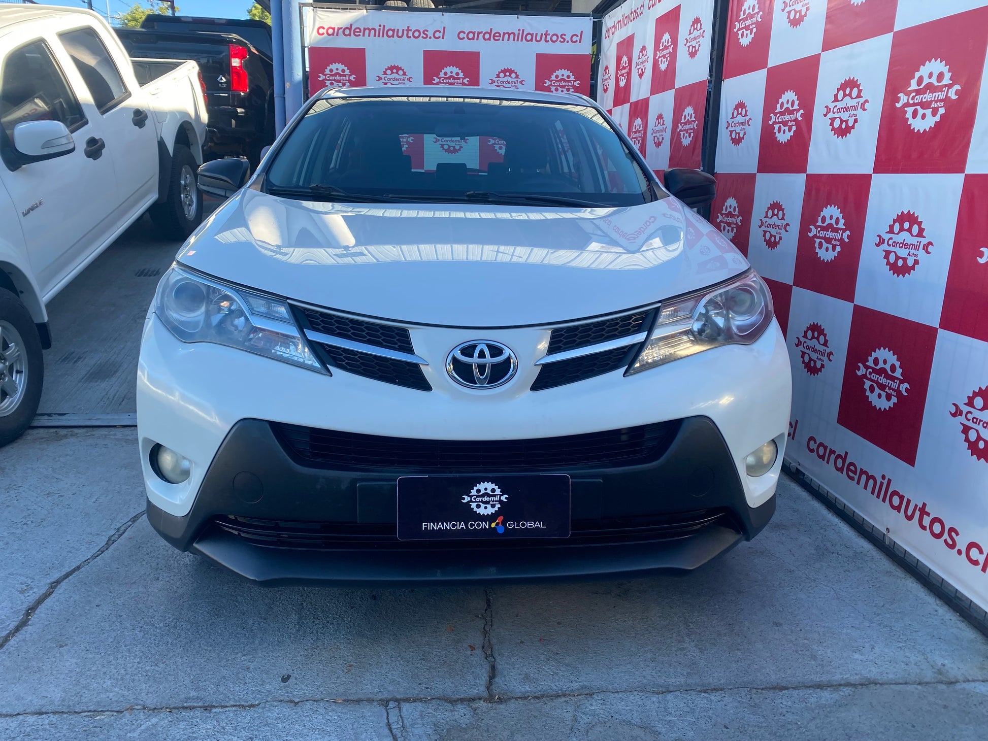 Toyota RAV4 2015 Lujo frente plateado parrilla original Detodoauto