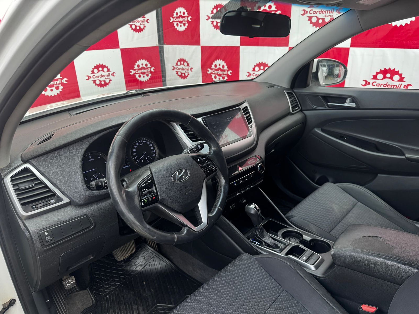 Interior Hyundai Tucson 2016 tapiz impecable y transmisión automática