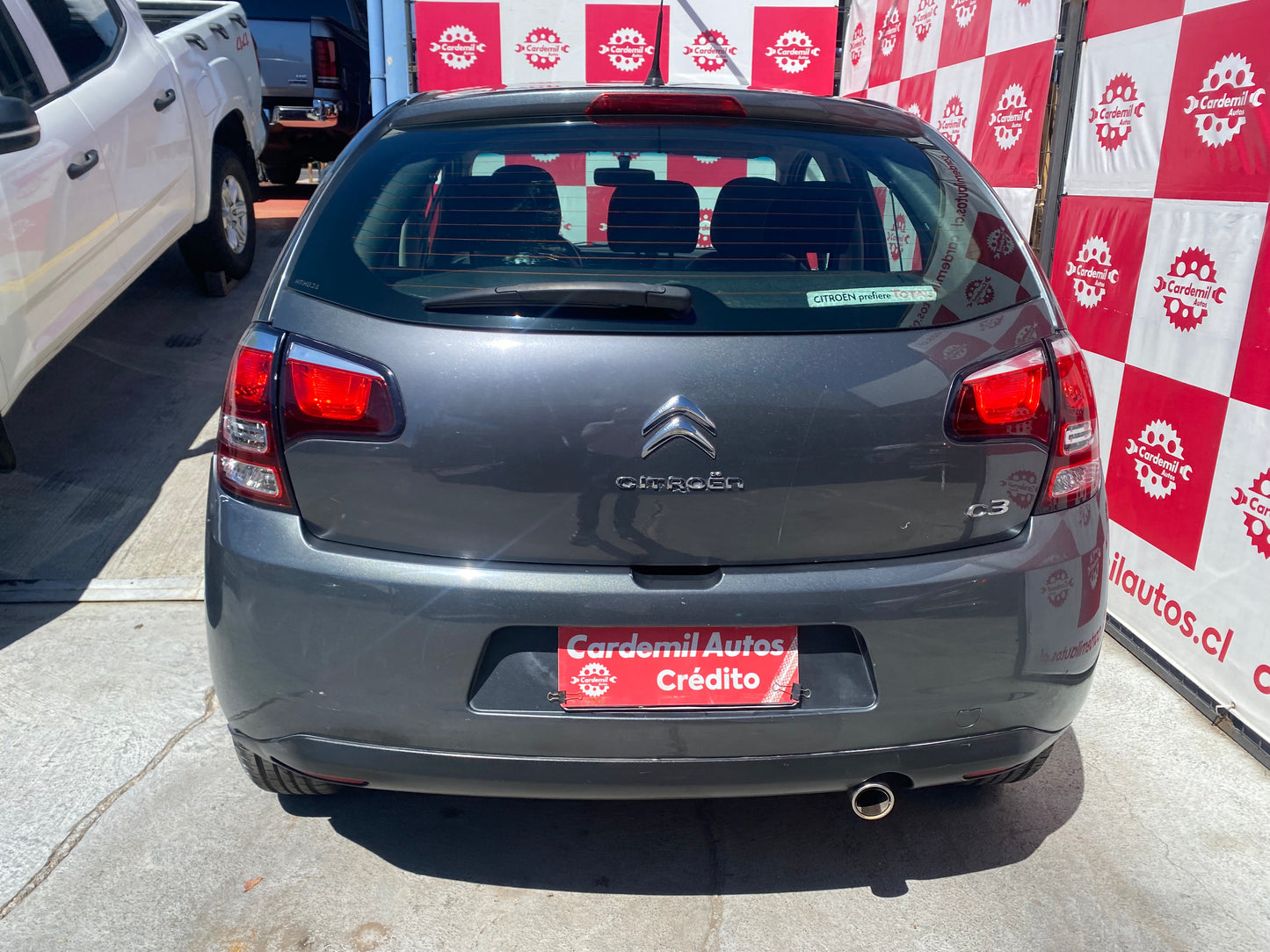 Vista trasera compacta Citroën C3 HDi emblema diésel 2016