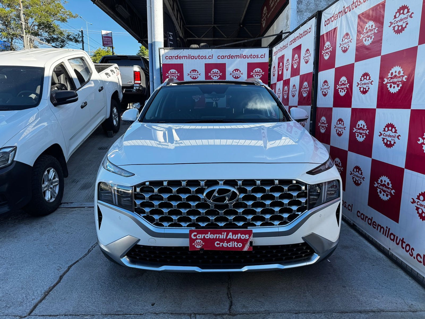 Hyundai New Santa Fe 2024 frente SUV moderno imponente