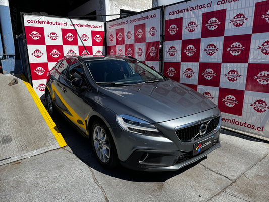 Volvo V40 Cross Country 2.0 T4 AWD 2019 | 122.654 KM  | Los Angeles