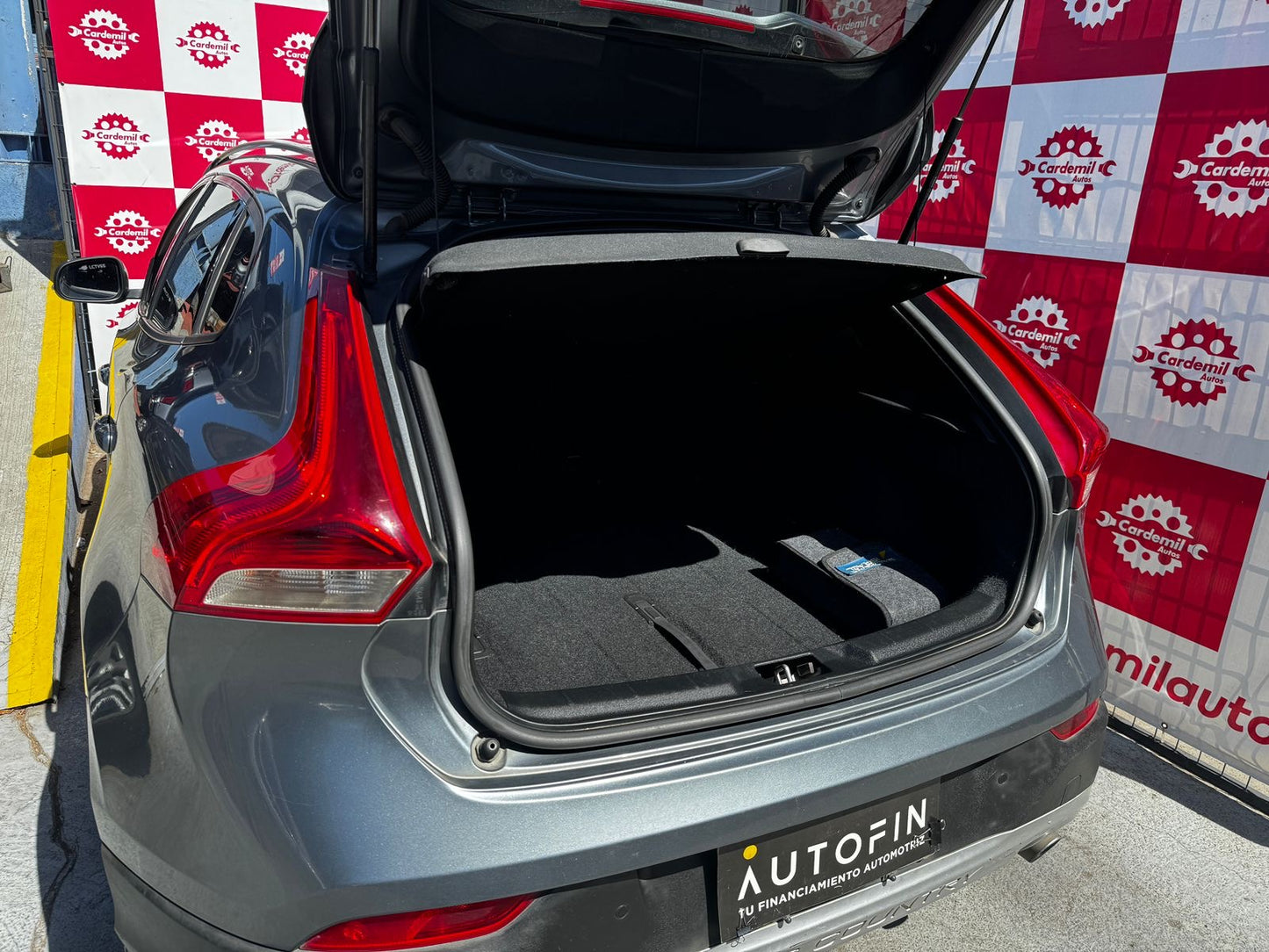 Volvo V40 Cross Country 2.0 T4 AWD 2019 | 122.654 KM  | Los Angeles