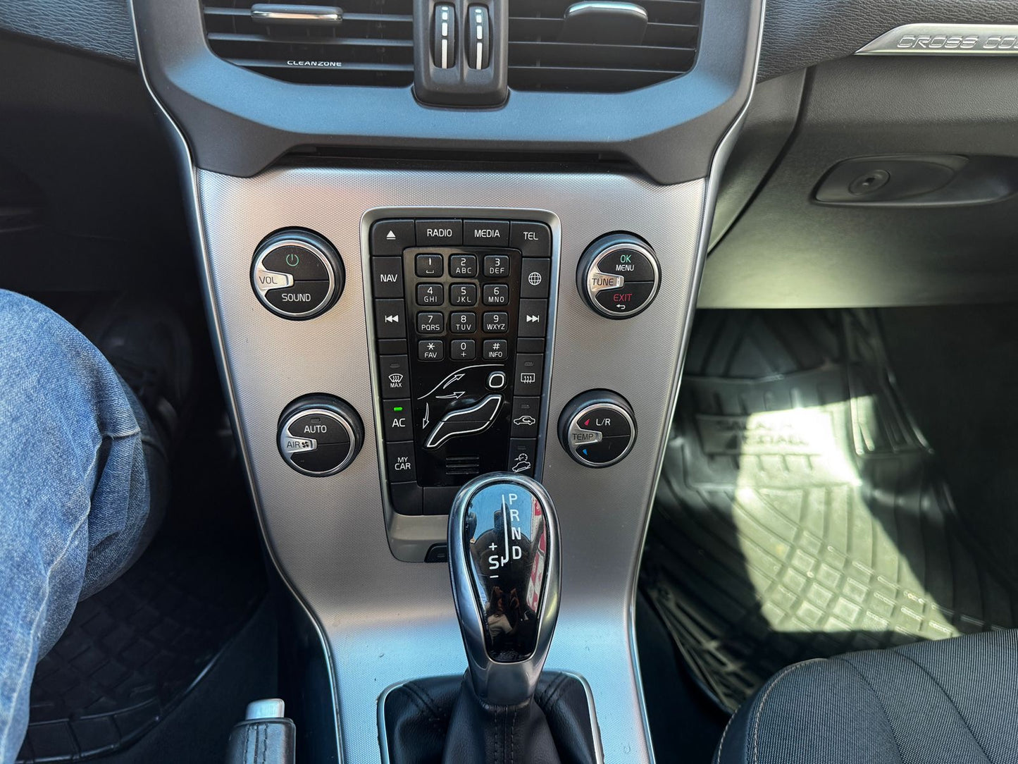 Volvo V40 Cross Country 2.0 T4 AWD 2019 | 122.654 KM  | Los Angeles