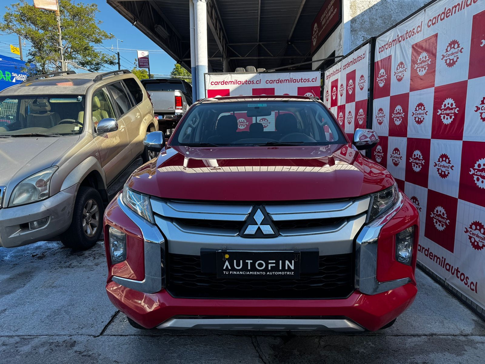 Mitsubishi L200 CRT 2020 frente camioneta robusta 
