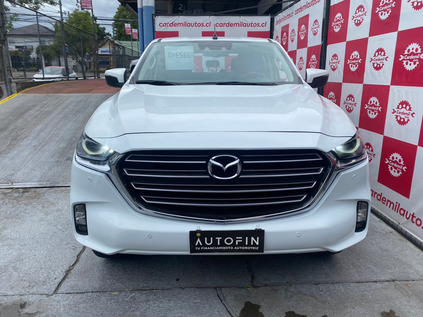 Mazda BT-50 SDX 2023 frente camioneta imponente