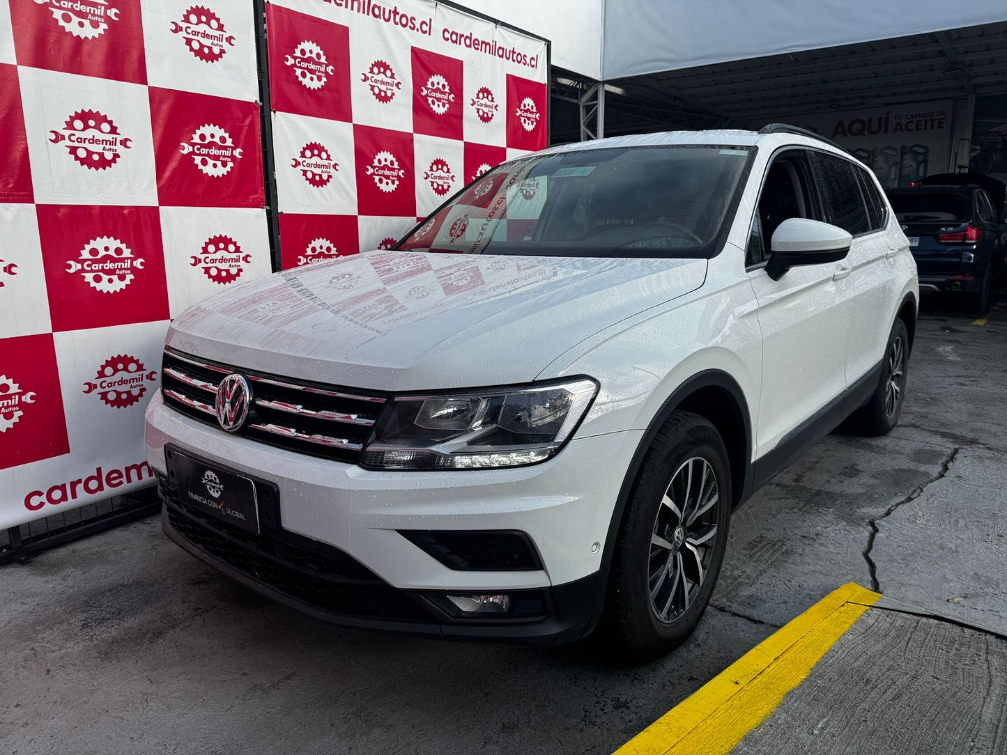 Vista lateral Volkswagen Tiguan 2021 diseño robusto Los Ángeles
