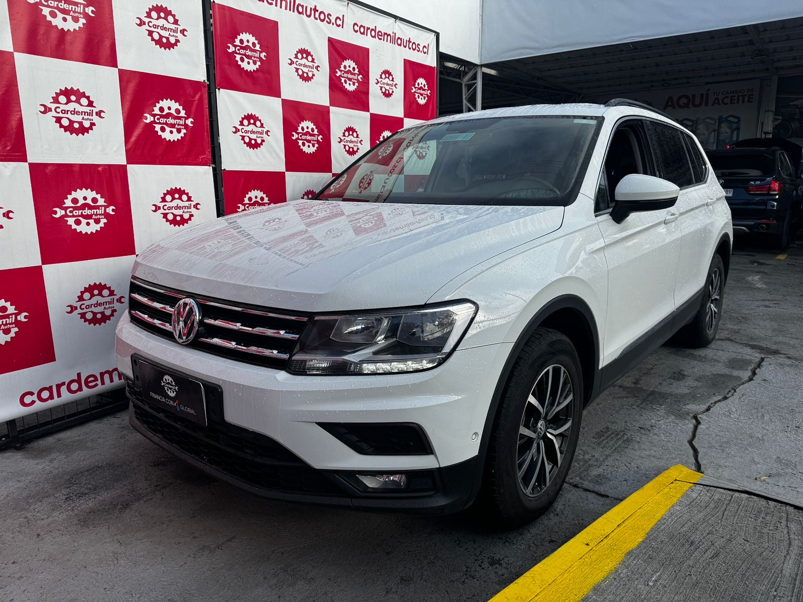 Vista lateral Volkswagen Tiguan 2021 diseño robusto Los Ángeles