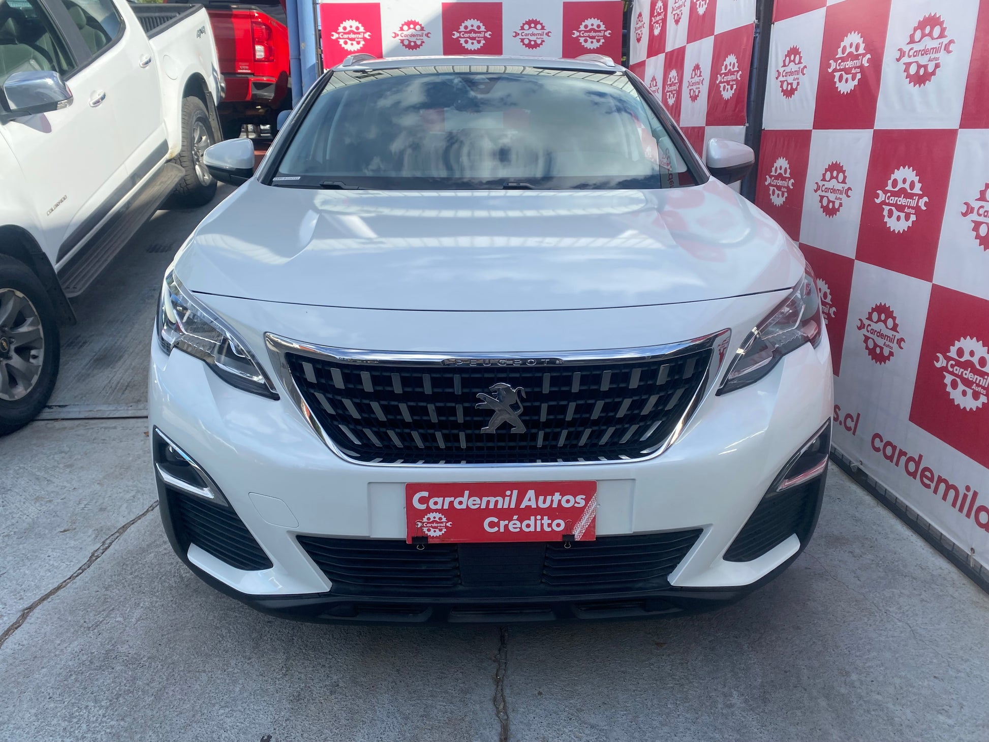 Peugeot 3008 Active Pack 2019 frente SUV moderno gris