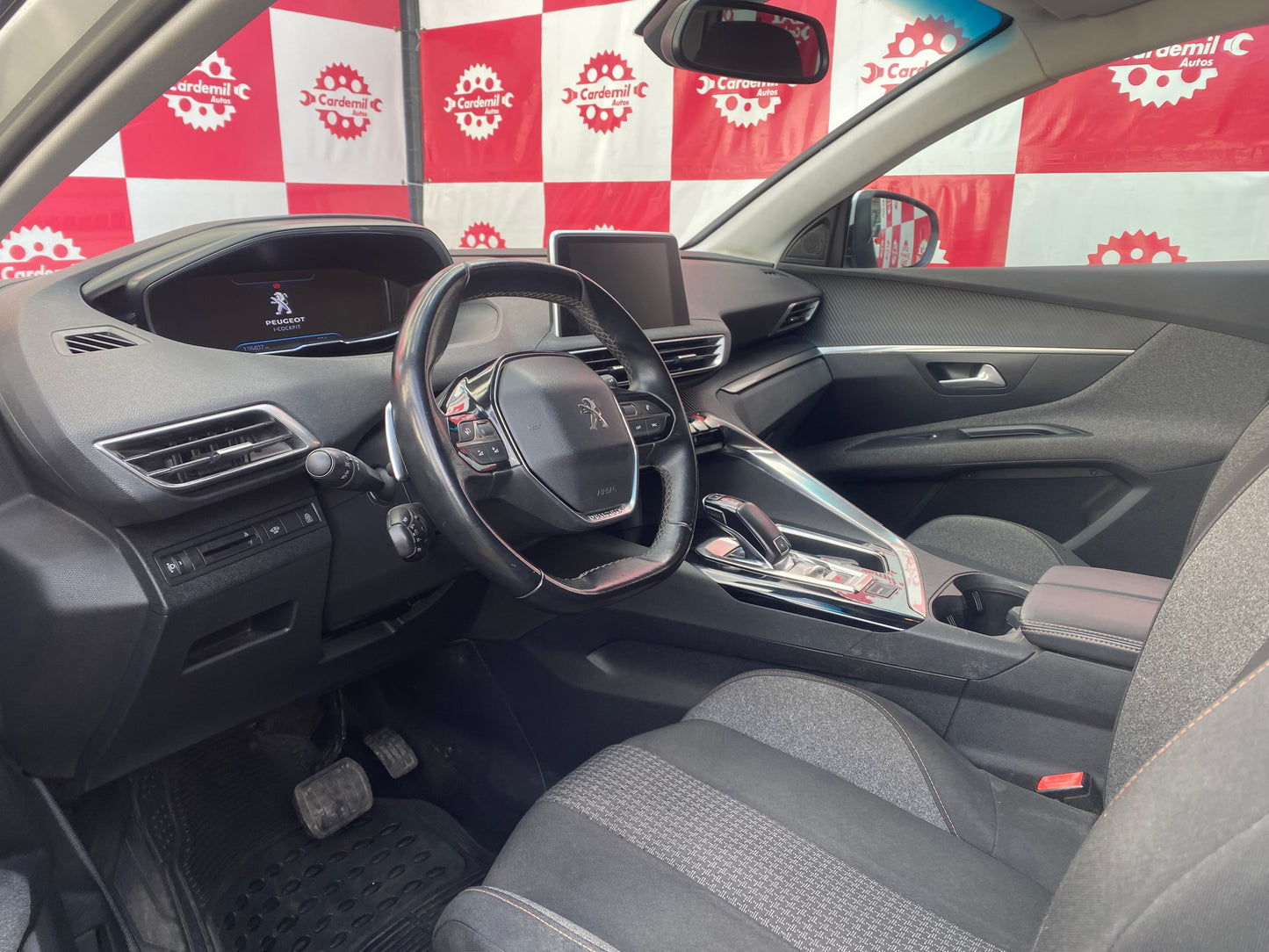 Interior Peugeot 3008 2019 tablero digital i-Cockpit