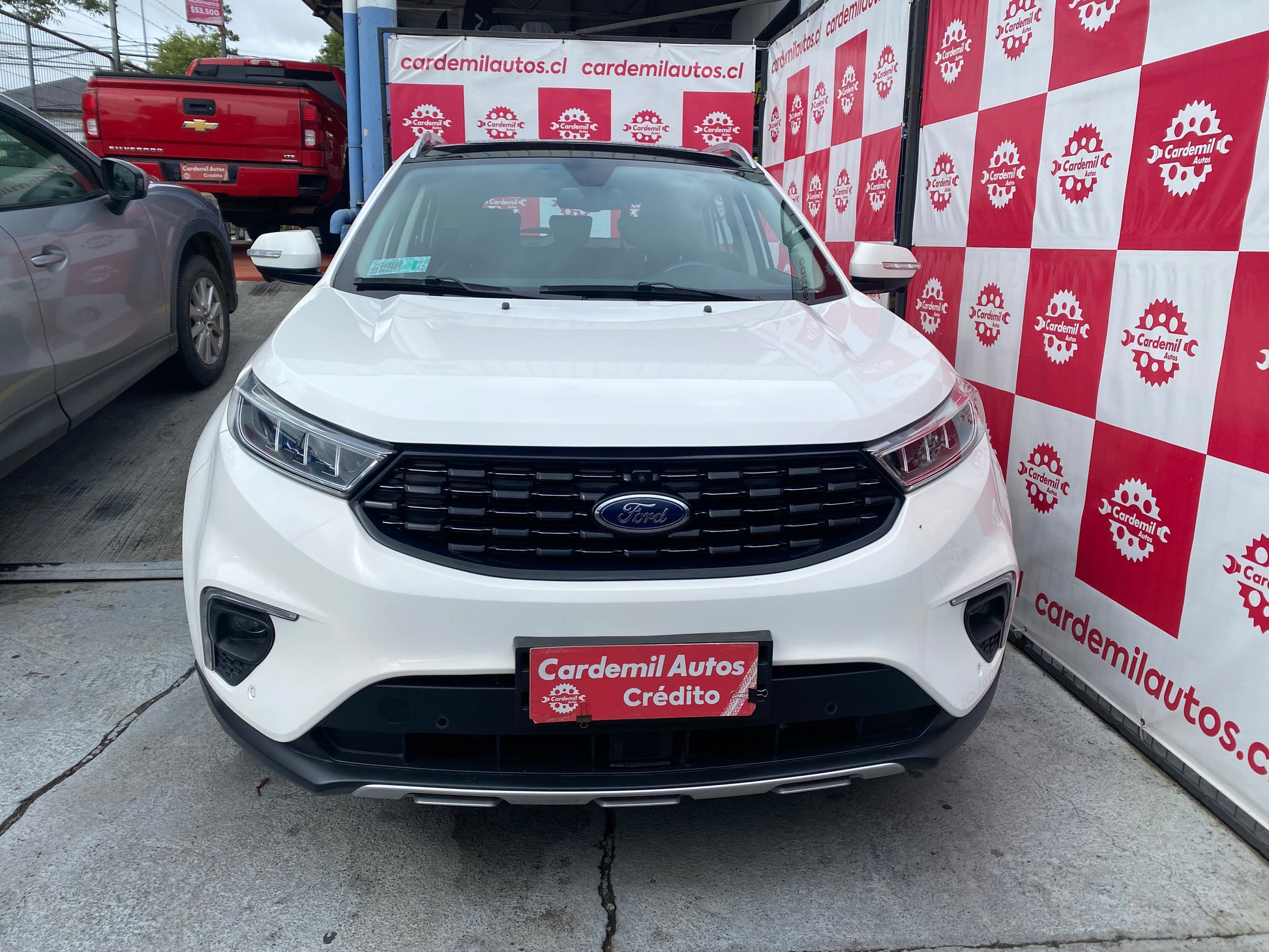 Ford Territory Titanium 2022 frente SUV moderno plateado