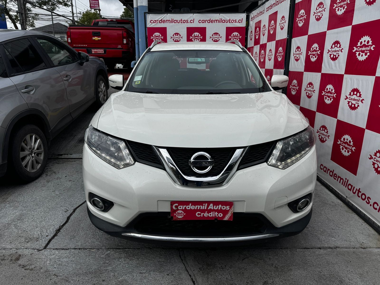 Nissan X-Trail 4x4 2017 frente SUV blanco familiar