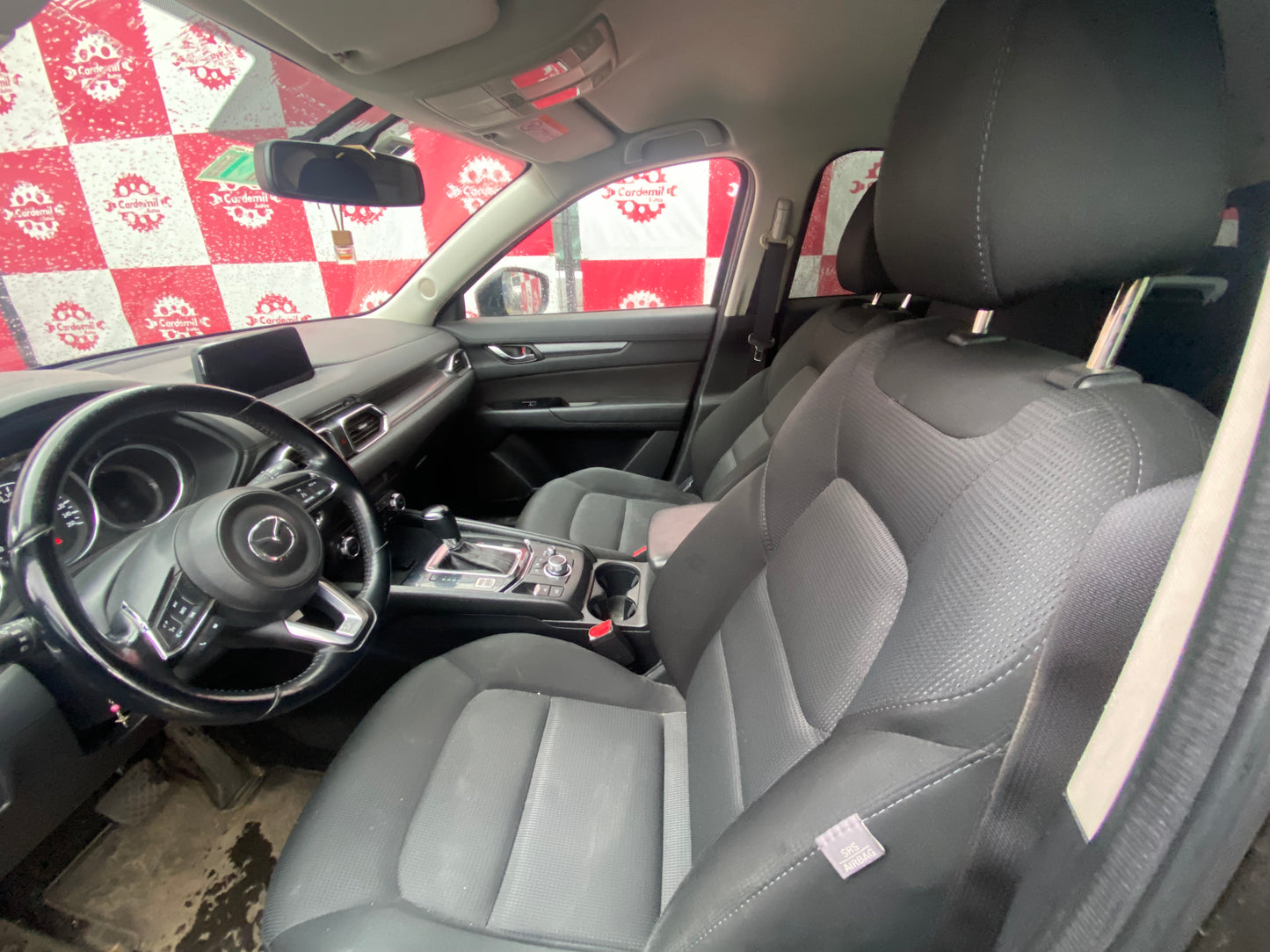 Interior Mazda CX-5 2018 panel central y pantalla Mazda Connect