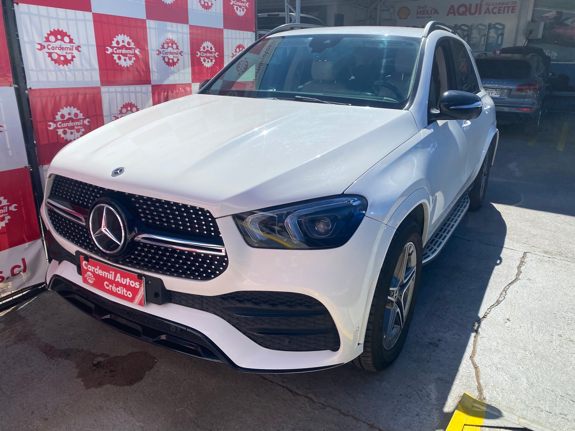Vista lateral Mercedes-Benz GLE 2021 llantas AMG y diseño aerodinámico Los Ángeles