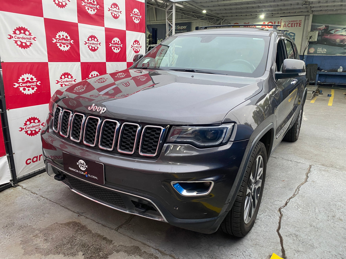 Vista lateral Jeep Grand Cherokee 2019 llantas de aleación aro 20 Los Ángeles