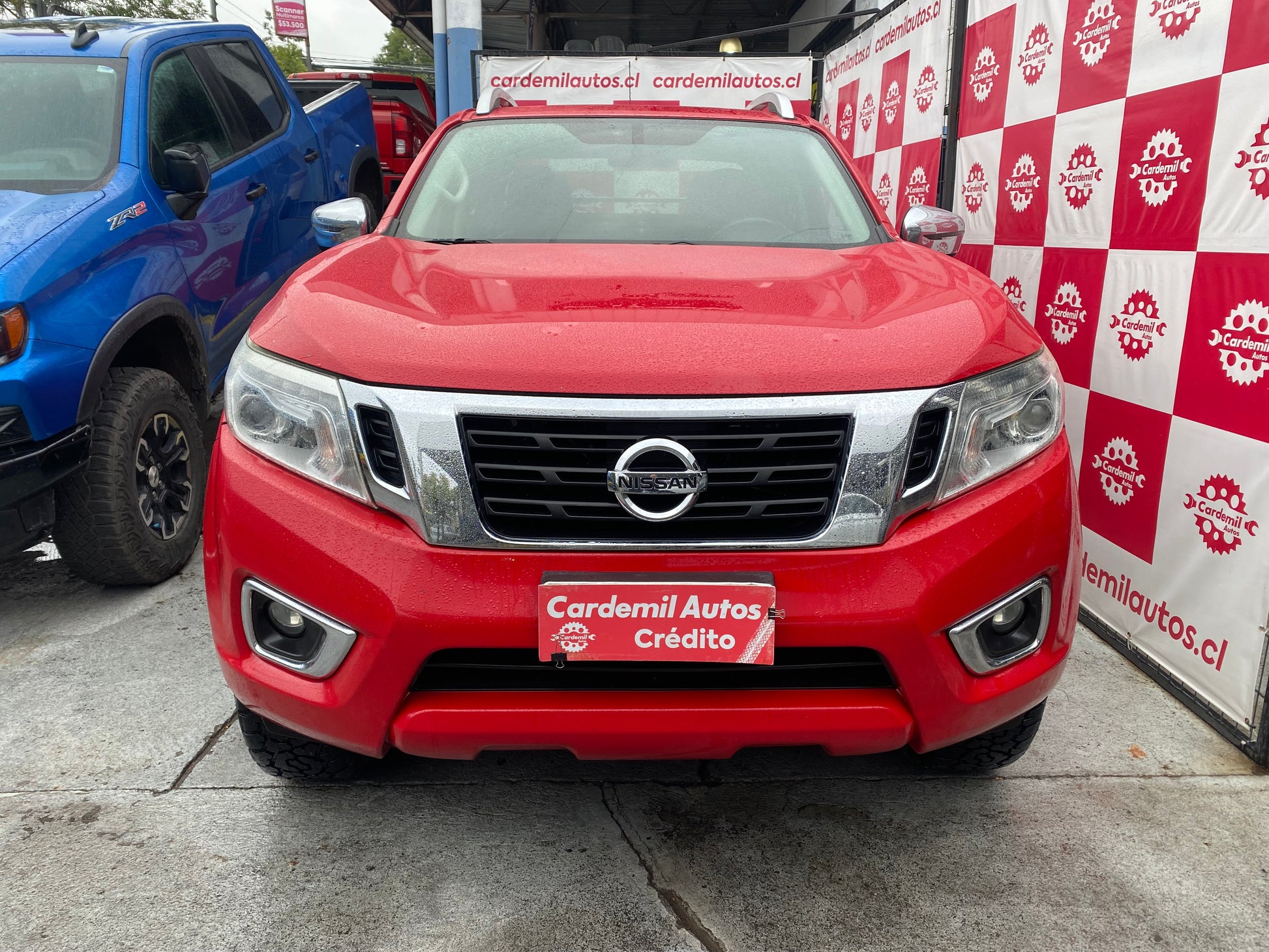 Nissan NP300 LE 2018 frente camioneta 4x4 gris