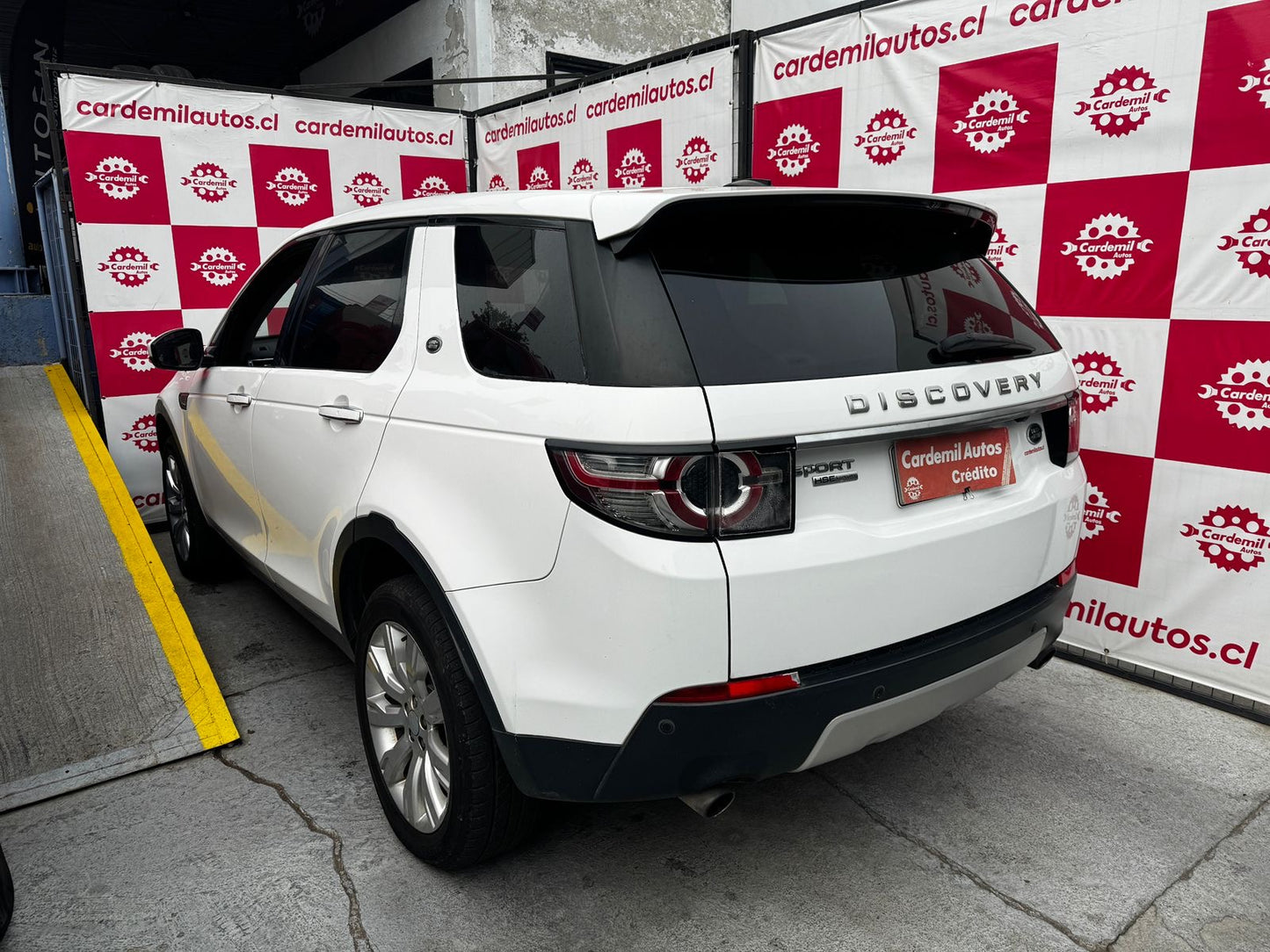 Vista lateral Land Rover Discovery Sport 2017 techo panorámico y llantas de aleación Los Ángeles
