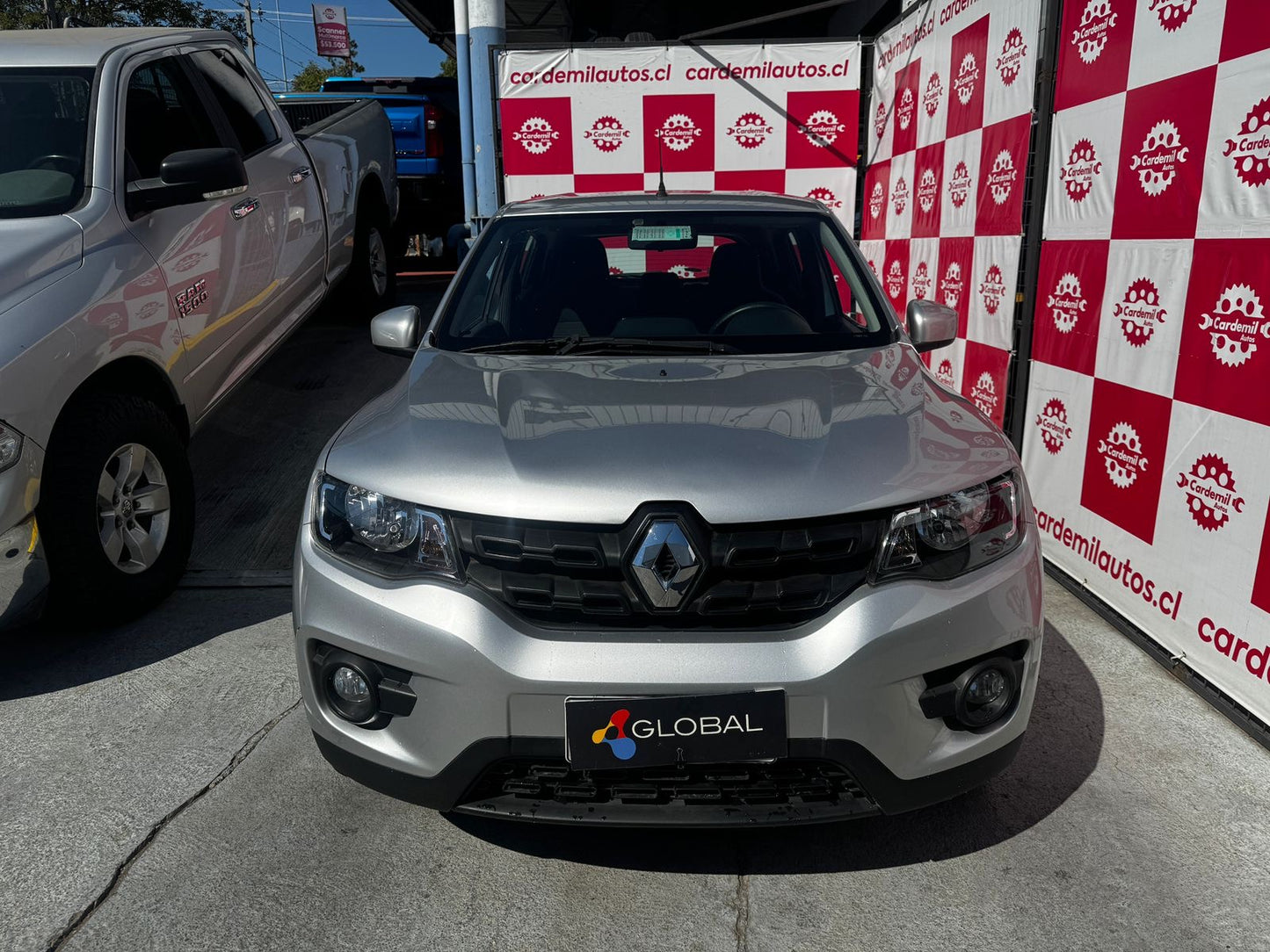 Renault Kwid 2021 frente citycar blanco diseño SUV