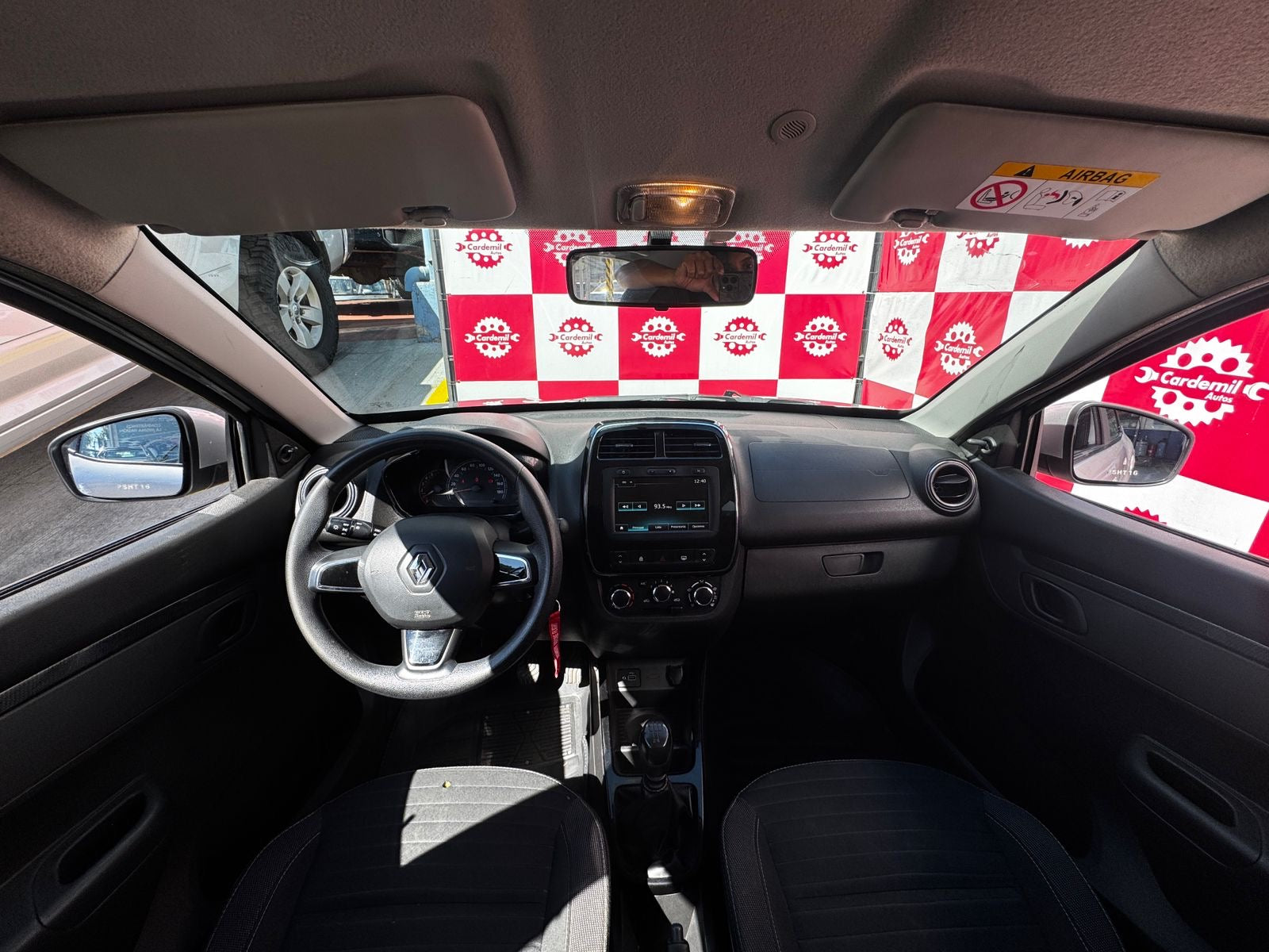 Interior Renault Kwid 2021 pantalla táctil y panel central